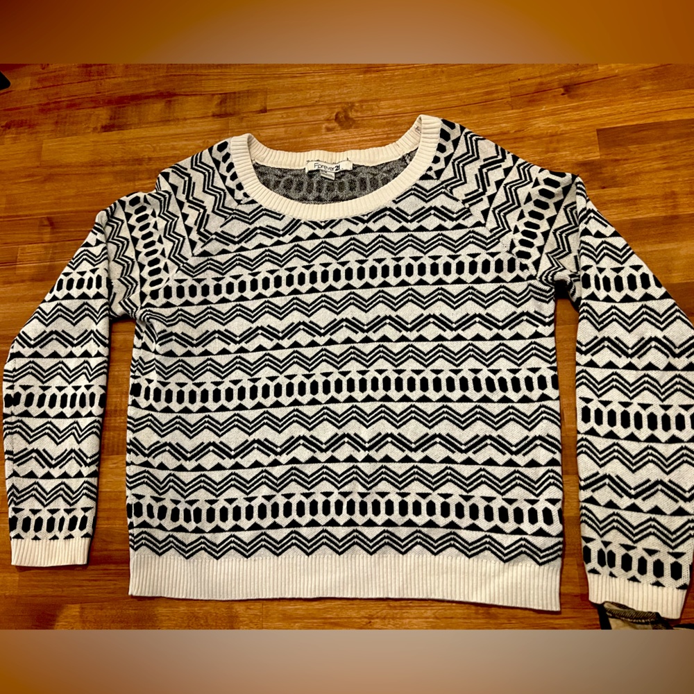 Knit Long Sleeve Patterned Sweater